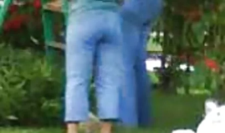 Kaksi tyttöä päätti tyydyttää halutun ja ilmainen mummo porno seksiä heidän kanssaan.