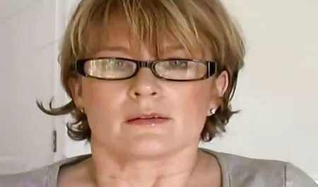 Naiset tyydyttävät toisiaan nokkelalla ilmainen seksivideo kielellä.