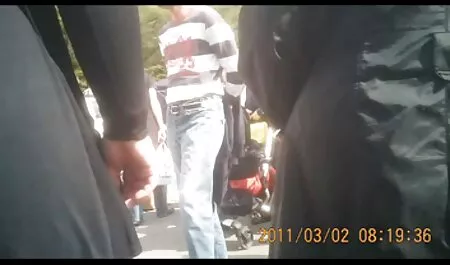 Nuori japanilainen ilmaisia seksivideot ajoi autoon ja rakasteli.