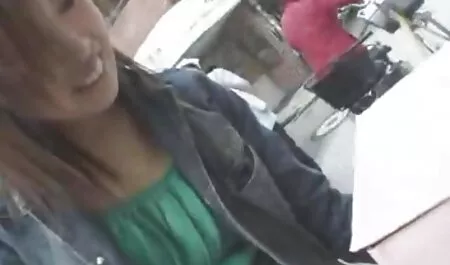 Pitkä tyttö kiva tissit alasti pillua. porno ilmaista pornoa