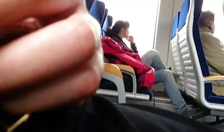 Hieronta silitti alasti porno ilmaiseksi kylpyhuoneessa