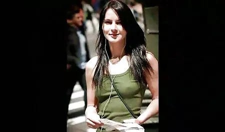 Latex tyttö dominoi ilmaista pornoa ja voittaa miehen maskissa sitomisleikit