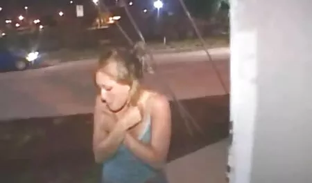 Alaston tyttö uima-altaassa ilmaiset porno elokuvat vedä kevyesti kansi