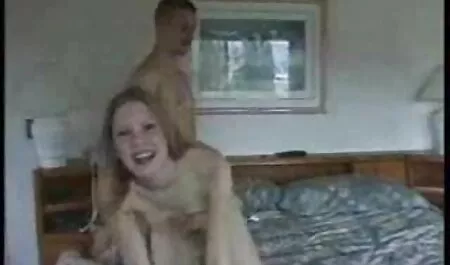 Lihas, tyttö istuttaa ilmaistapornoo tytön.