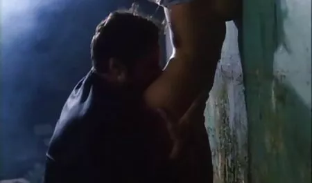 Blondi ilmais porno urheilijoiden kanssa.