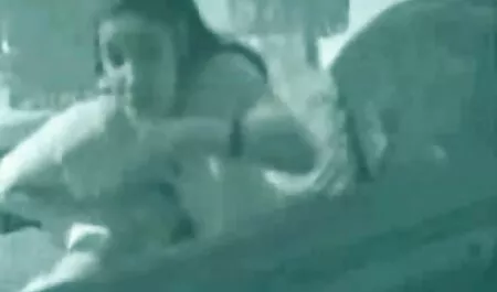 Nainen ilmaisia porno filmejä töissä.