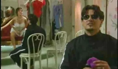 Mulatto pilkkaa nuorta ilmaista pornoa opettajaa.