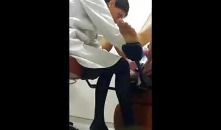 Hän ilmaista prnoa näyttää tytöltä sinun sormillasi ja heillä on se.