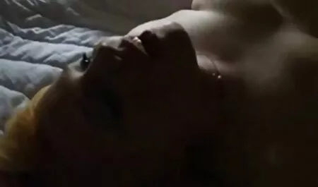 Neitsyt voihkii kipua ja kun ilmaistapornoo seksiä ennen