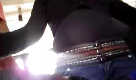 Kaksi ilmaista pornoo tyttöä ja poika tuolilla Bongakameissa