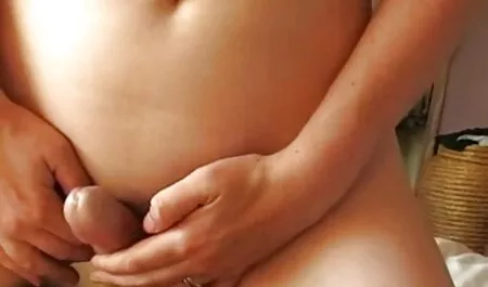 Tyttö käsiraudoissa, ja amerikkalainen kaikki samaan aikaan, ilmaiset pornovideot edessä web-kamera,