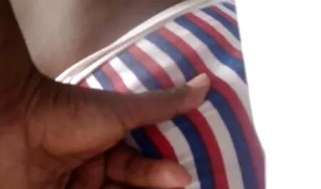 Siskokset järjestivät ohjelmaa nuoren ilmaista pirnoa työntekijän kanssa toimistossa.