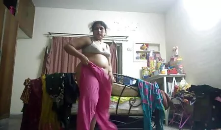 Kiinnitä pillua Tytön edessä huoneen hän lisäsi asemaansa. ilmainen seksivideo