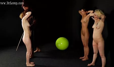 Kaksi nukkea kiusanteko livepornoa kaikki seksistä