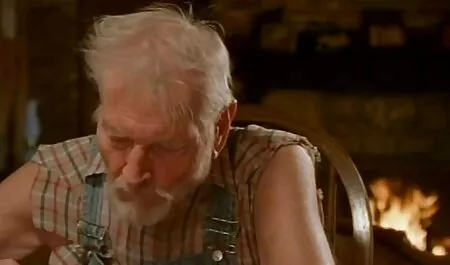 Musta nainen ilmaisia seksi hyppäämässä valkoisen tytön päälle.