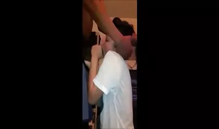 Hieroja osaa latinaa. ilmaista pornoa