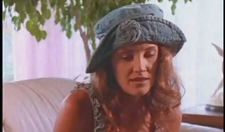 Tyttö käyttää seksileluja ilmaisia seksivideot