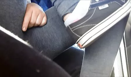 Tytöt univormussa kiusaavat vahvaa miestä seksivideot ilmaiset kolmen kimppaa varten