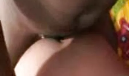 Hän sai ystävän naisen ilmaista suomalaista pornoa ja munan kanssa