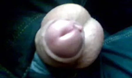 Kaksi naista, jotka harrastavat seksiä miesten kanssa ja imevät penistään niiden ilmaiset seksivideot hyväksi