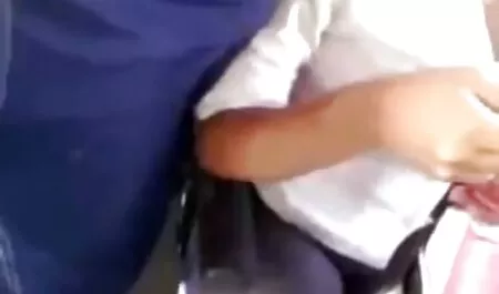 Viehättävä nainen imee penis hänen rakastaja henkilökohtaisessa video pornoa ilmaiseksi chat.