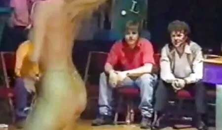 Alice ilmaiset porno elokuvat ahkera masturbointi kylpyhuoneessa