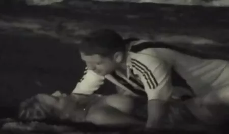 Venäläiset ilmainen seksivideo naiset masturboivat anaaleilla.