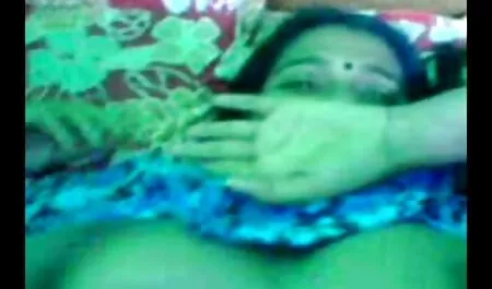 Naaras annetaan ensimmäistä kertaa ilmaisia porno filmejä miehille.