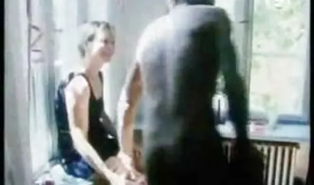 Nuori Nänni intohimoinen suudelma ja laittaa ilmaistapornoa pillua