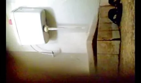 Hän nuoli seksivideot ilmaiset hänen pillua ja hänen toimistossaan