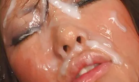 Vauva, jolla on keskikokoinen ilmais porno rintojen koko makuuhuoneeseen