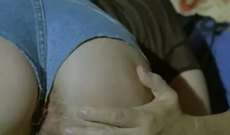 Mies ilmaista aikuisviihdettä jättää ensimmäisen nuoren miehen.