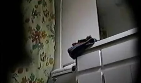 Hänen isot ilmaiset porno elokuvat tissit ja pelaa Orja käsissä.