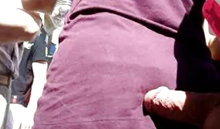 Pariskunta ilmaisia seksikuvia Ruskams Personalin kuvan edessä