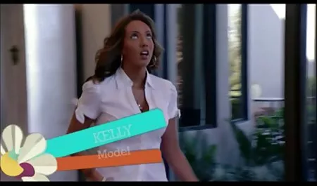 Homopoika vie pojan, joka katso ilmaista pornoa syö kavereitaan makuuhuoneessa.