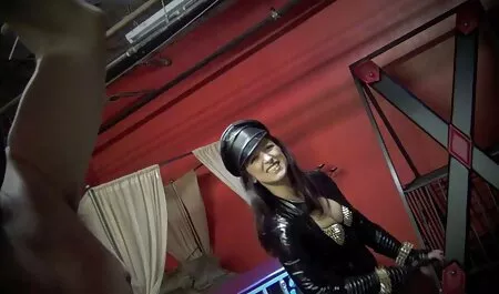 Tyttö näytti ilmaista ponoa tissit ja huimausta eroottisista keskusteluista.