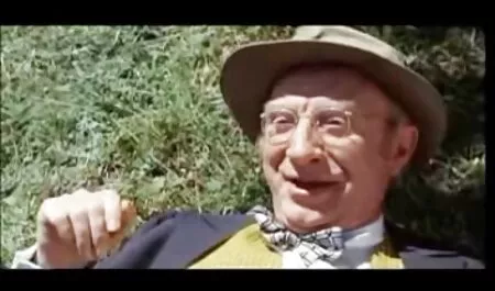 Innostuneina nuoret silittelivät toisiaan ilmaise porno sängyllä.