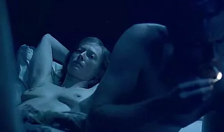 Hunajalla ilmaista lesbo pornoa on hyvä pillu lelun kanssa.