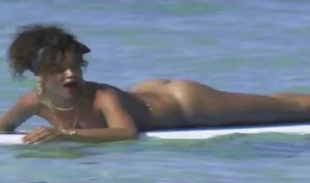 Hän harrastaa erittäin hyvää seksiä ilmaista poenoa nuorena.