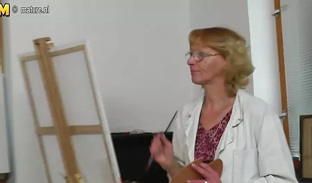 Kauneus lyhyt hame muuttuja pillua hänen alasti kadulla ilmaista porno videoita