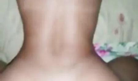 Naiset, lelut kirjailijan kanssa. ilmaistaporno