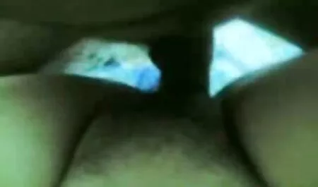 Tyttö, joka ilmaiset seksivideot salli pääsyn miehen anaaliin.