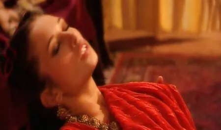 Mies, ilmaista mature pornoa joka eroaa seksin takia ja harrasti seksiä ruskeahiuksisen naisen kanssa, jolla oli luonnollinen rinta.