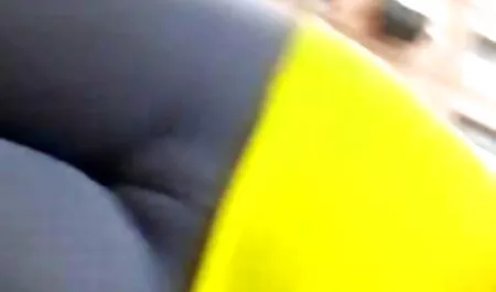 Sirot ja kauniit ilmaiseksi porno lelut sängyllä dildolla,