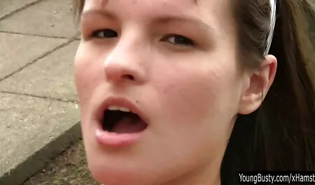 Näyttävä, Aasialainen uima-altaalla silittelemässä uuden ilmaisia porno filmejä poikaystävän kanssa.