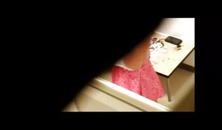 Nuori nainen laittoi vaginansa sivulle. ilmaisia porno filmejä