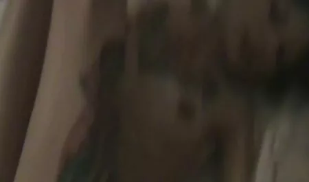 Työnsin ilmaiset pornot murtautujaa emättimeen.