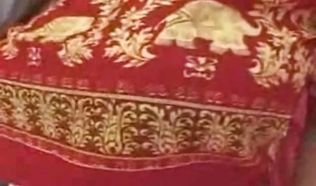 Hän itki ilmaista pillua masturboidessaan