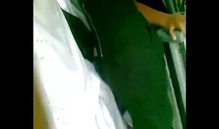 Kauneus märät vaatteet ilmaista pirnoa rinnassa täynnä intohimoa, pillua, porno chat