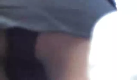 Tyttöystävä bikineissä osallistuu ilmaiset homo videot ulkoiluun